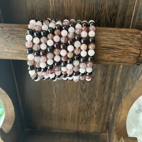 Multi stone bracelet (one) Garnet, Rose Quartz, Strawberry Quartz - Picture 3 of 4